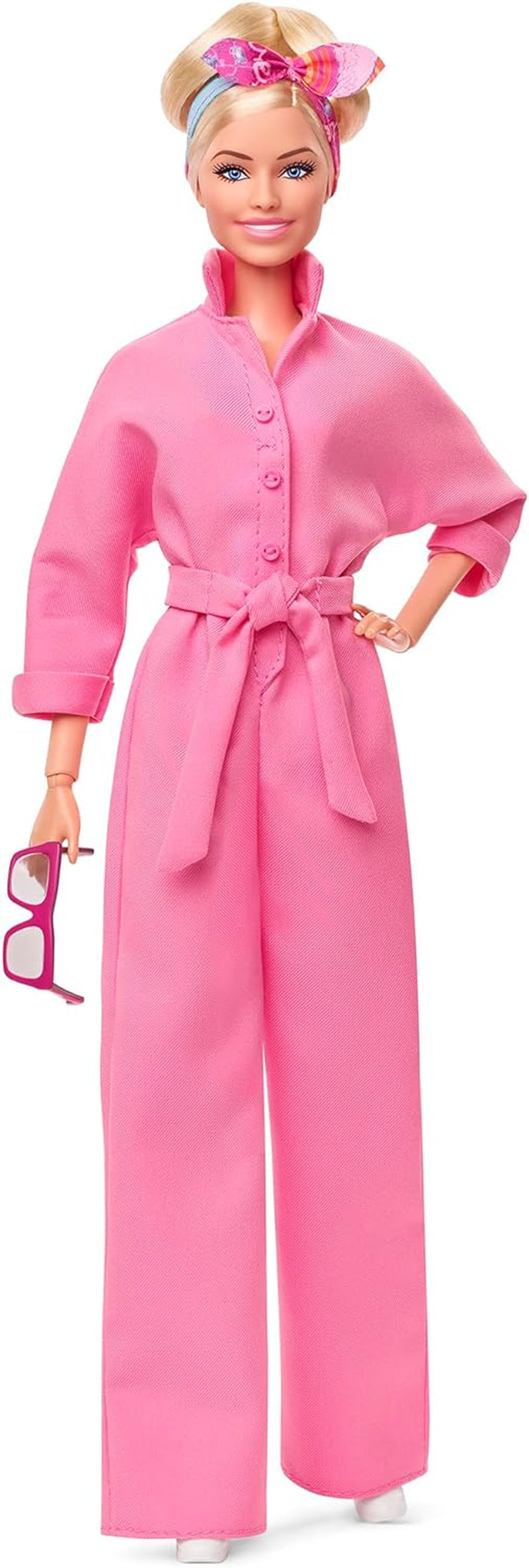 BARBIE LE FILM Margot Robbie - Poupée avec combinaison Kaugummi-Rosa, Messy Updo, Sonnenbrille, Kopftuch, Wedge-Sneakers, Sammlerverpackung, pour enfants à partir de 3 ans, HRF29