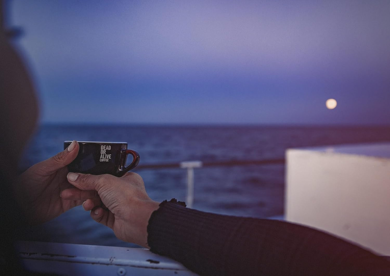 DEAD OR ALIVE QUATTRO – Espresso Bohnen – Mélange Arabica-Robusta – Doux et Aromatisch – Feine Crema – Ganze Bohnen 1 kg – Geröstet en Italien