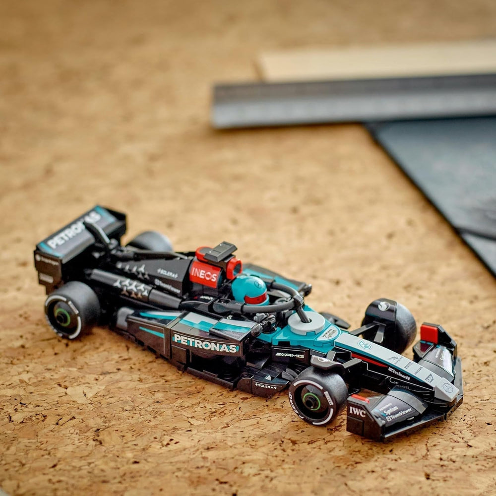LEGO Speed Champions Mercedes-Amg F1 W15 Race Car - Jouet figurine de Formule 1 - Modèle de voiture à collectionner et à construire - Cadeau pour les garçons et les filles à partir de 10 ans ou les fans adultes 77244 Jeux de construction Besuche den LEGO-Store