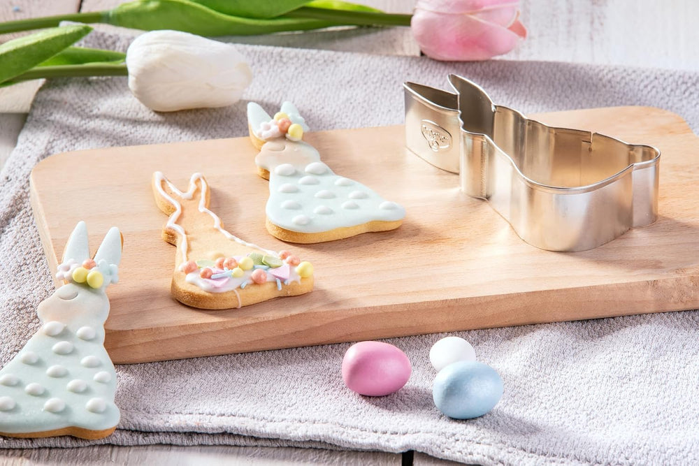 Dr. Oetker Moule à biscuits « Big Standing Rabbit », série Golden Easter, moule à biscuits et à biscuits (couleur : argent), quantité : 1 pièce