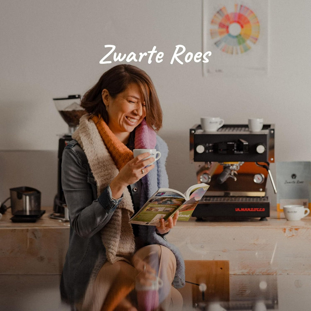 – Spezialitätenkaffee (ganze Bohnen) 250 g & 1 kg – 100% Arabica, torréfaction moyenne – Arômes de bière rouge, de caramel et de fruits à noyau – Pour Espresso, Cappuccino et Café filtre