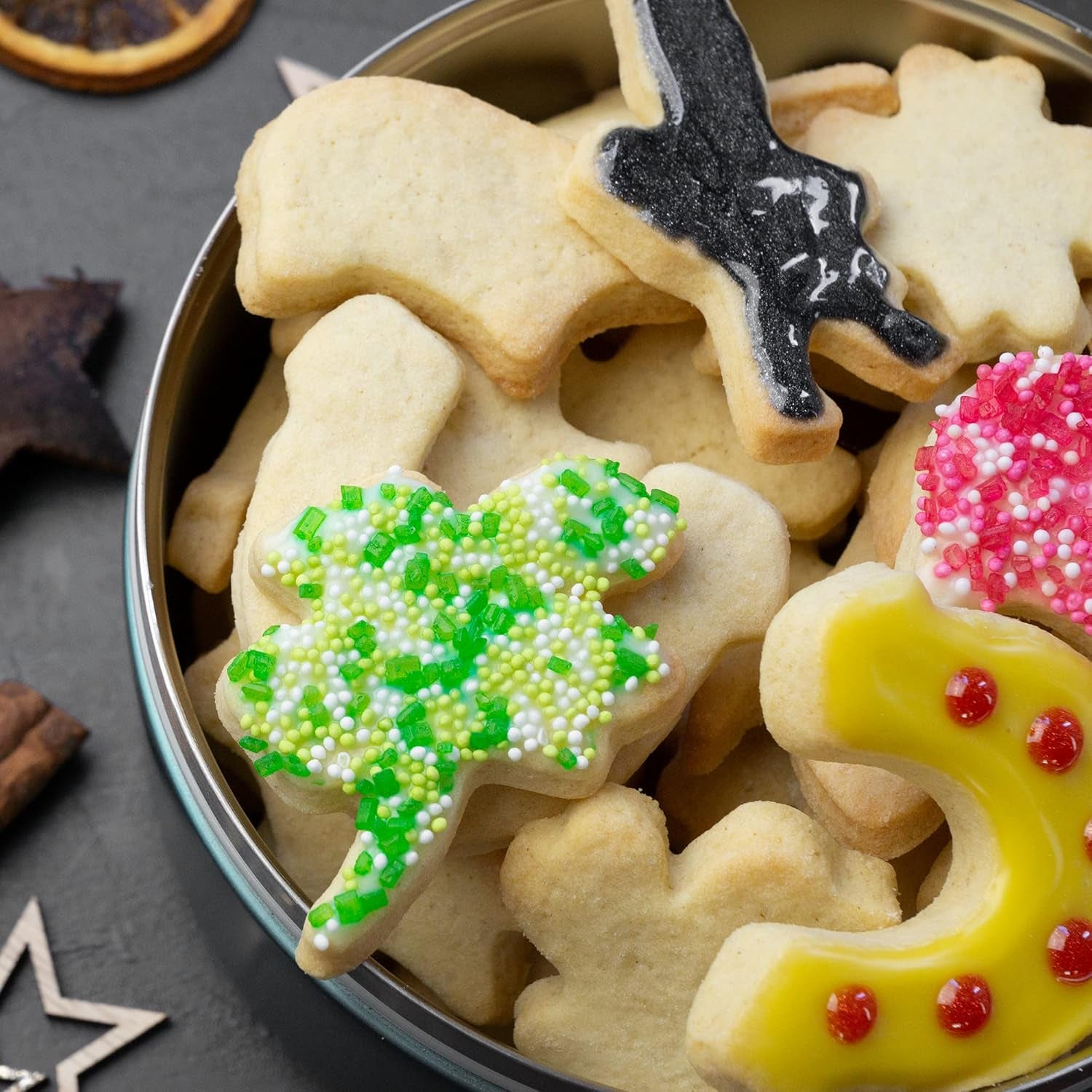 Lurch 10546 Lot de 4 emporte-pièces en forme de panier porte-bonheur en forme de fer à cheval, de cochon, de trèfle, en acier inoxydable avec revêtement en silicone