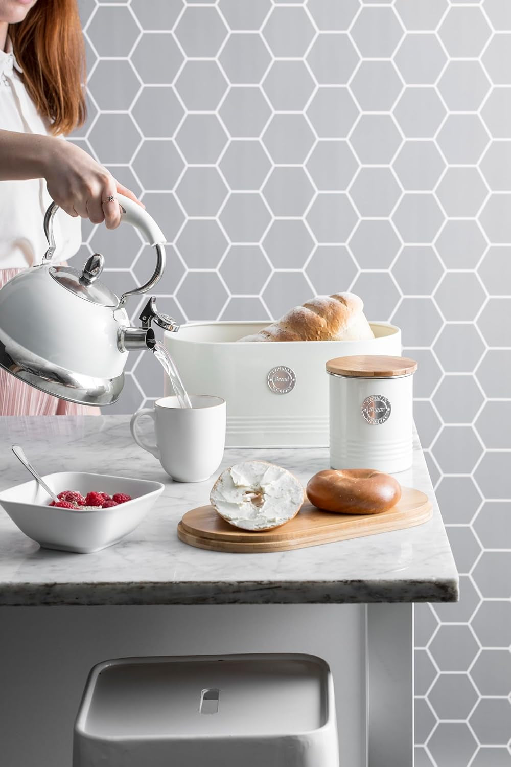 , Corbeille à pain "Living" en inox, couleur crème, avec couvercle en bambou, crème Boîtes de conservation Naty Shop