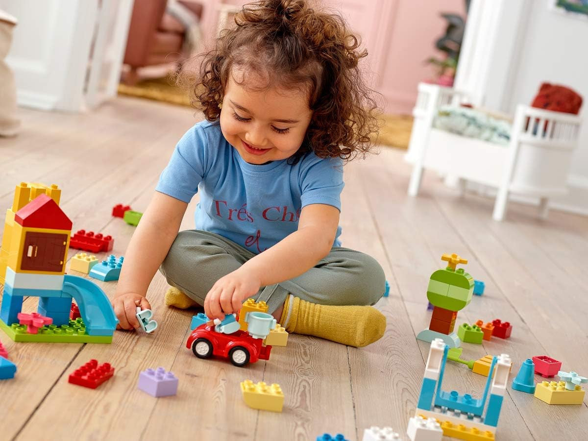 LEGO 10914 DUPLO Deluxe Brick Box, jucărie educativă cu cărămizi și cutie de depozitare, cutie creativă pentru bebeluși și copii mici de la 1,5 la 3 ani, set cadou Seturi de constructie Besuche den LEGO-Store