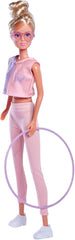 Simba 105733619 - Steffi Love Hula Hoop, Poupée jouet avec tenue de sport, Hula Hoop et fonction mécanique, 29 cm, à partir de 3 ans