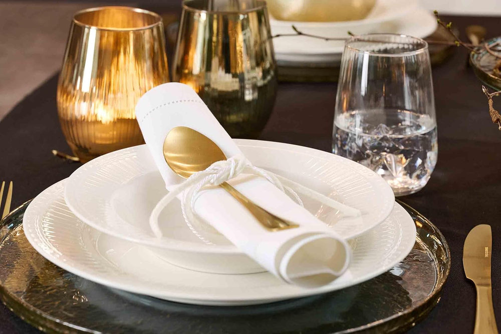 Ritzenhoff & Breker Sofia Service de table 12 pièces, plateau de table (26 cm) et plateau de table (22 cm) pour 6 personnes, set de table avec petits reliefs en relief, cuisine gastronomique, porcelaine, blanc