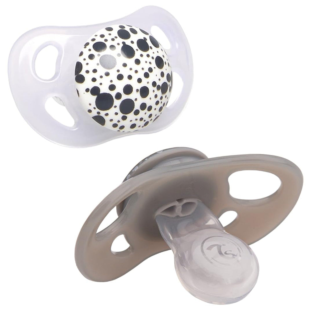 Sucettes pour bébé Twistshake – Paquet de 2 | Forme orthodontique | Ultra-léger | Tétine en silicone souple | Sans BPA | Convient aux bébés à partir de 6 mois | Gris-blanc