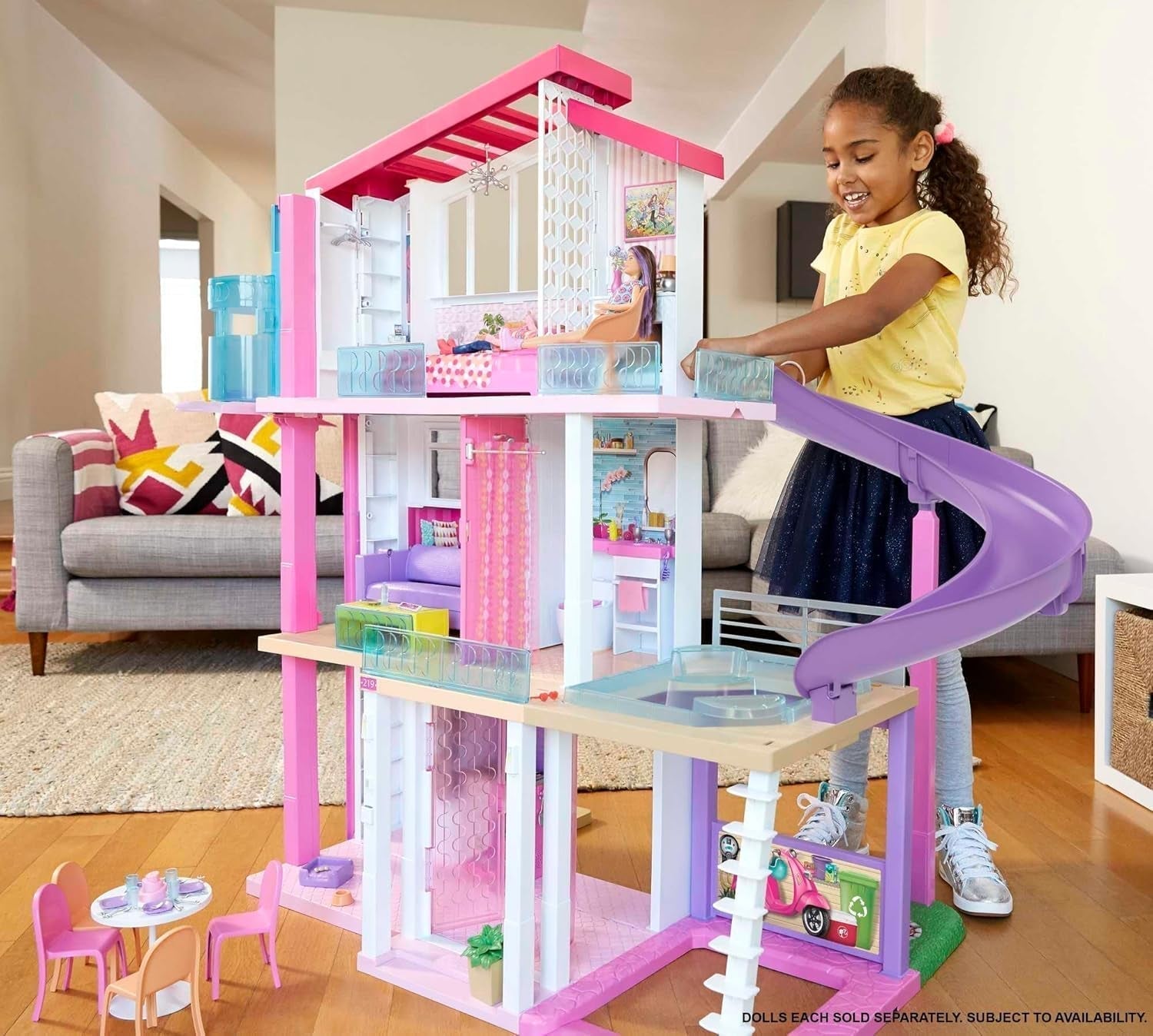 Barbie Dollhouse, Dream Villa Doll, complet mobilată, 3 etaje, 8 camere inclusiv piscină, tobogan și lift, 70 de accesorii, jucării de la 3 ani, GNH53 Casute de papusi Naty Shop