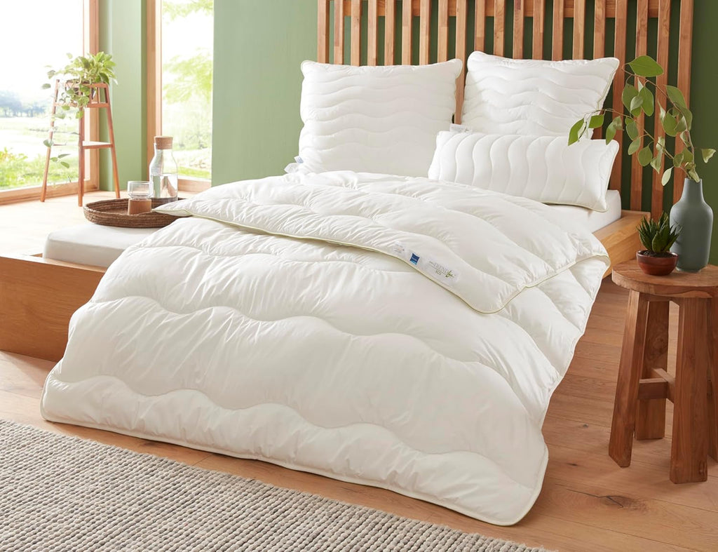 Badenia Trendline Eco quilt Aerelle Blue Duo 135 X 200 Cm, Alb, certificat Öko- Tex, Produs în conformitate cu standardul de calitate german Plapumi si pilote Naty Shop 135 X 200 Plapumă Mono pentru toate anotimpurile