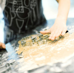 - Moule à biscuits - Forme maison - Moule à pâtisserie pour biscuits originaux - Pour anniversaires ou bien d'autres occasions - 7 cm - Découpe facile