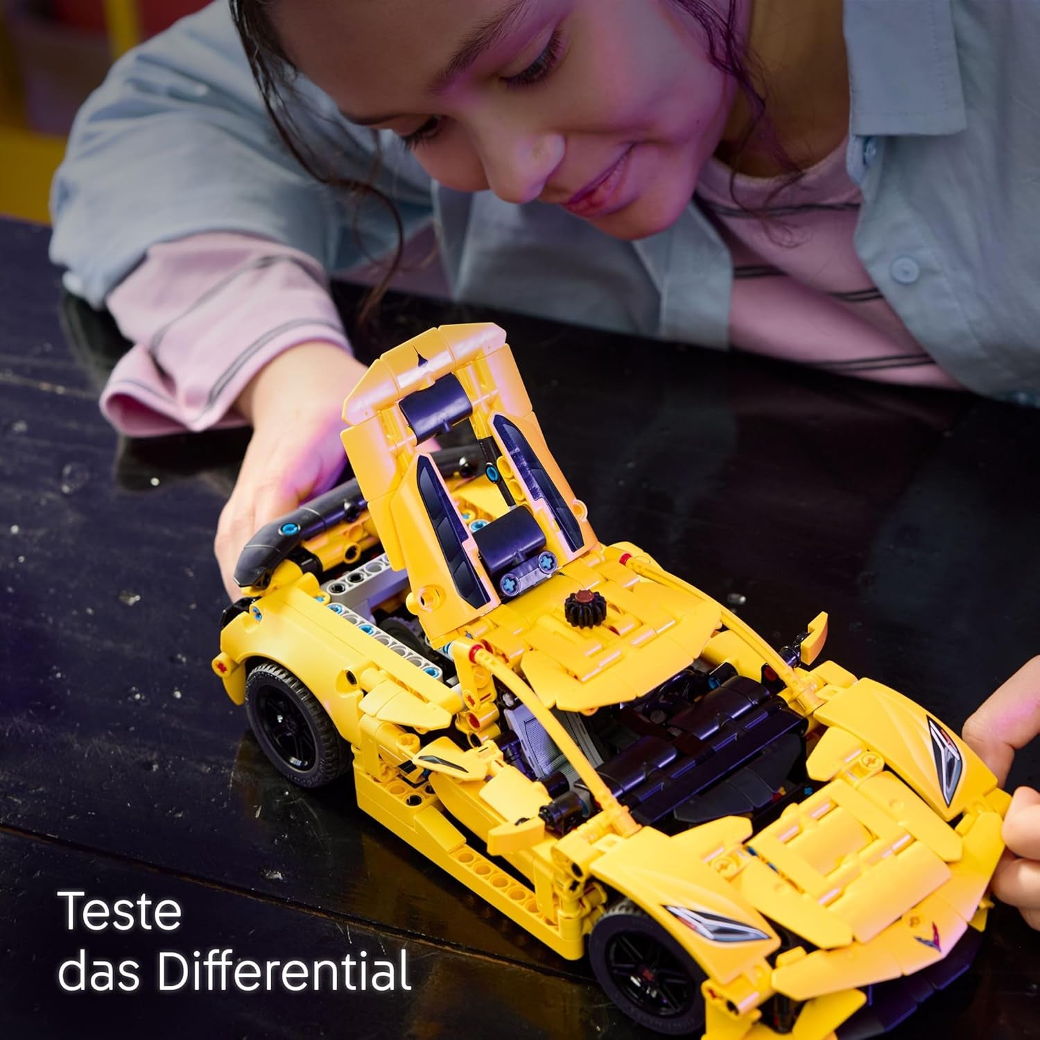 LEGO Technic Chevrolet Corvette Stingray - Véhicule de construction pour un véhicule - Véhicule de sport - Modèle de voiture - Conçu pour les jeunes et les filles à partir de 9 ans, les véhicules de jeu sont livrés 42205