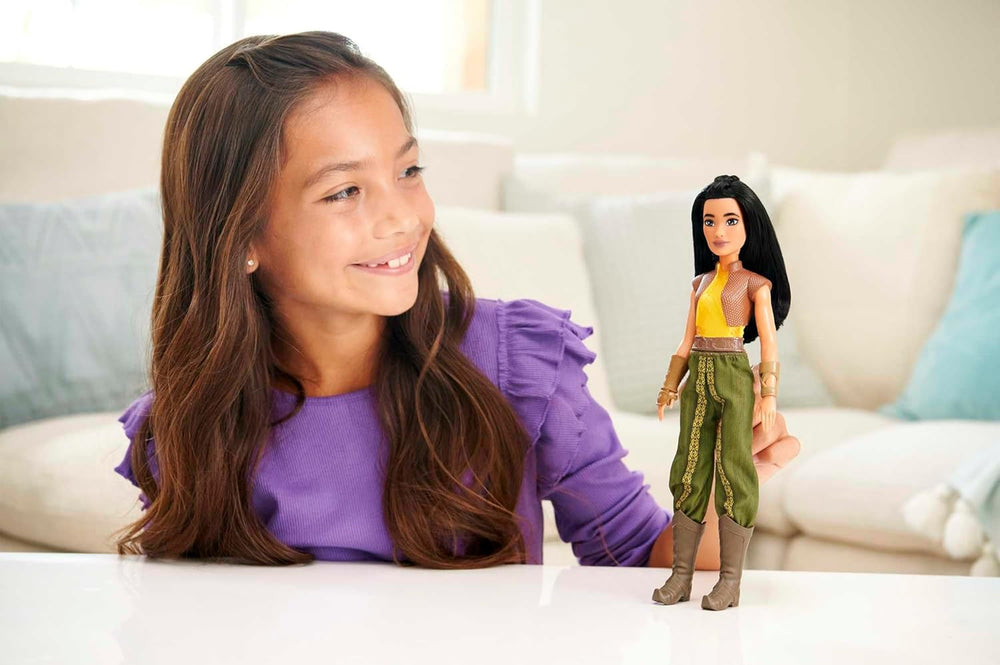 Mattel Disney Toy Raya poupée articulée avec vêtements et accessoires cadeau inspiré du film Disney pour enfants HLX22