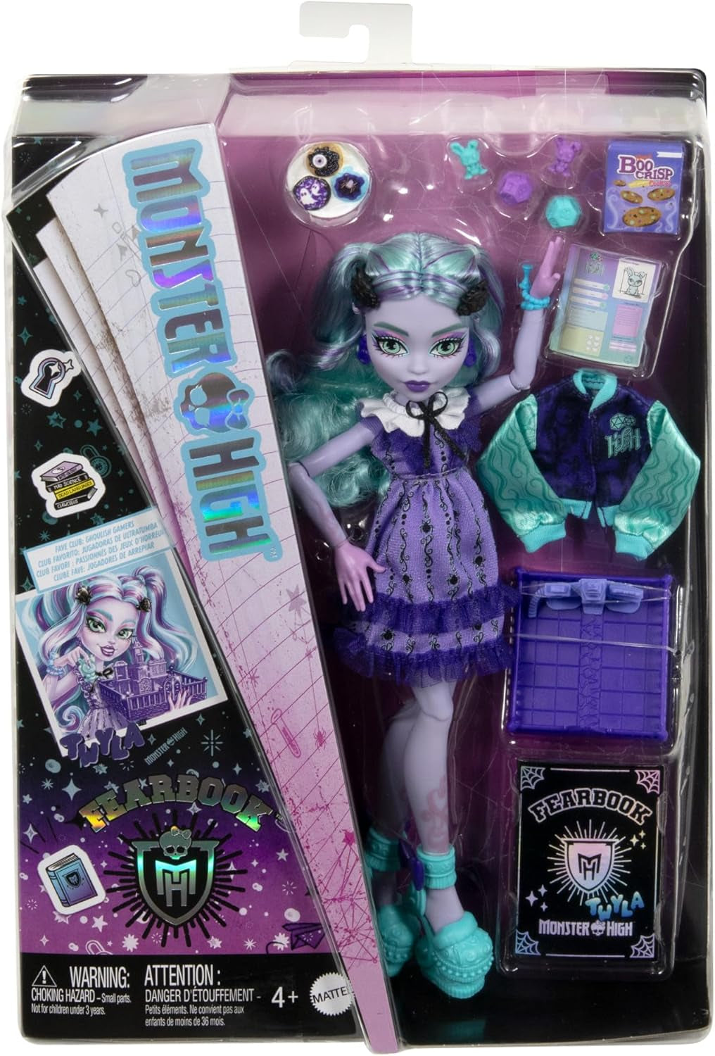 Monster High Fearbook Twyla Doll and Film Club Ensemble d'accessoires sur le thème, veste universitaire, album de remise de diplôme, jeu de société et biscuits, HXW31