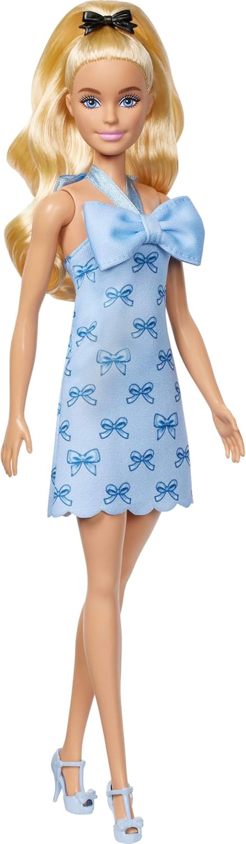 Barbie Fashionistas-Puppe Nr. 239 mit schwarzem Haar und glitzerndem Fransenkleid in Silber mit Western-Accessoires wie Cowboyhut und Stiefeln, HYT95