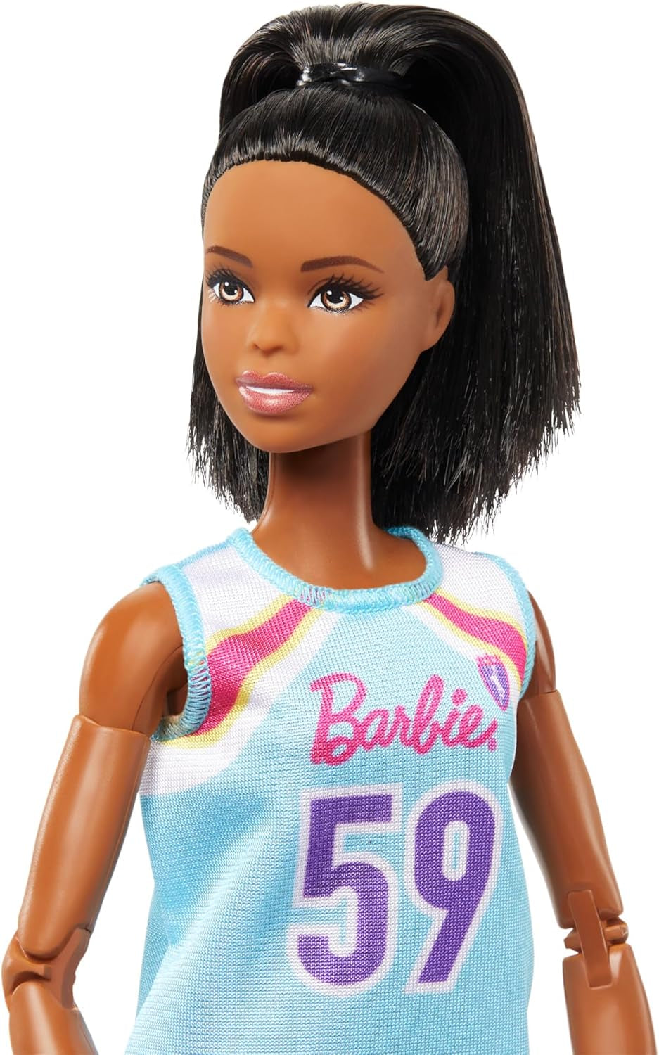 Barbie Made to Move Puppe und Accessoires, brünette Basketballspielerin mit abnehmbarem Sportdress mit Ball, 22 bewegliche Gelenke, HKT74