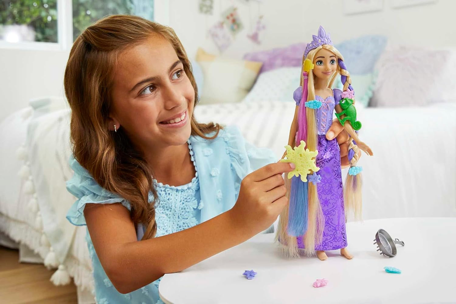 Disney Prinzessin-Spielzeug, Rapunzel-Puppe mit Haarverlängerungen mit Farbwechseleffekt und Hair-Styling-Zubehör, inspiriert vom Disney-Film