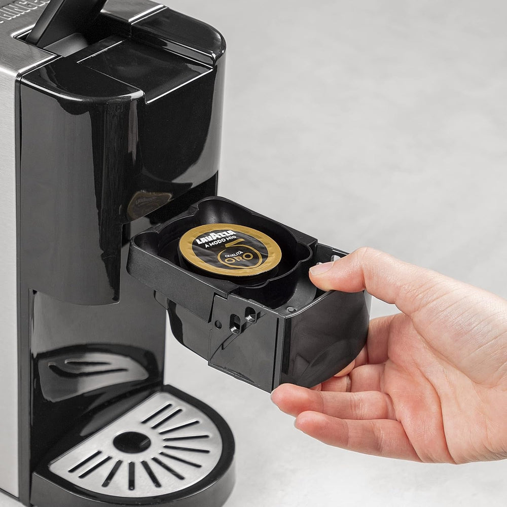 Machine à expresso multicapsules Princess 5 en 1 – Compatible avec Nespresso, Dolce Gusto, Lavazza a Modo Mio et ESE Pads, capacité 0,8 L, 1450 W, argent, noir